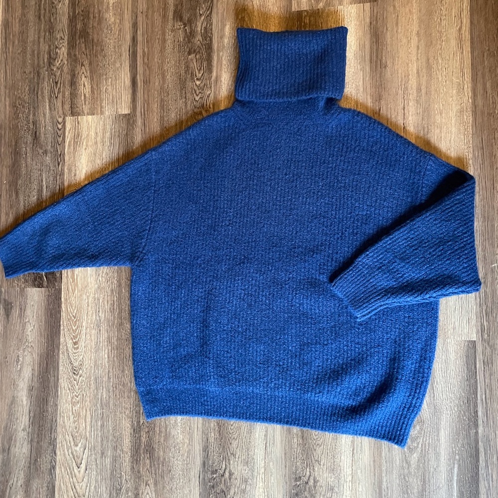 ZARA Cozy OVERSIZE Sapphire Blue Turtleneck Sweater Size S  Runs big Preowned